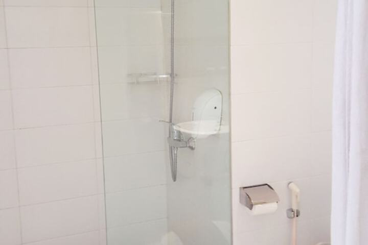 Room 9 of 21