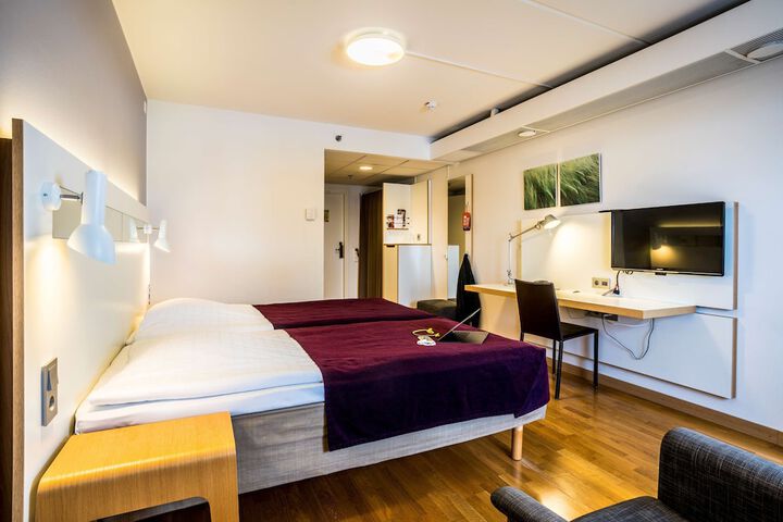 Room 7 of 32