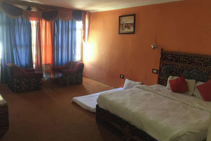 Room 4 of 31