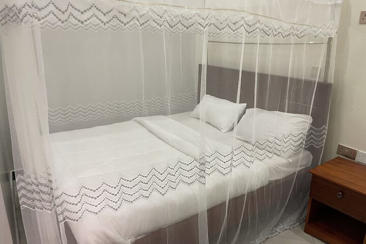 Room 8 of 9