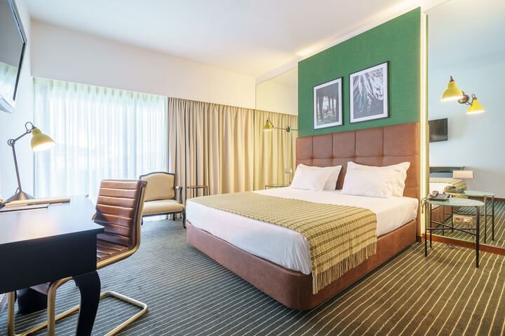 Room 3 of 64