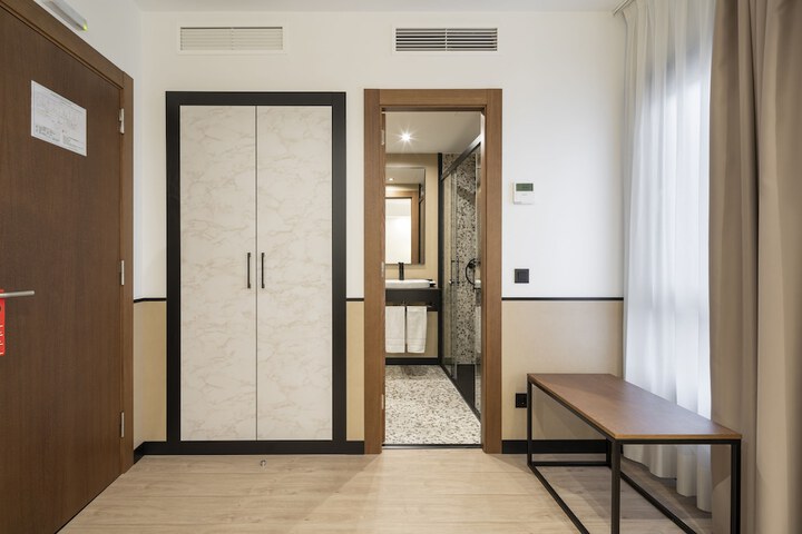 Room 19 of 105