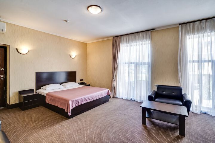 Room 6 of 33