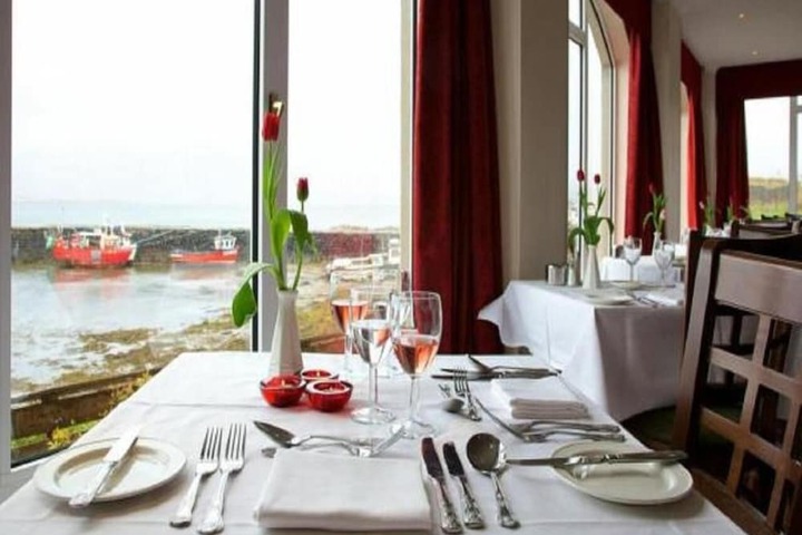 Dining 53 of 101