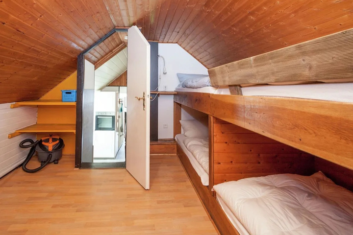 Room 3 of 16
