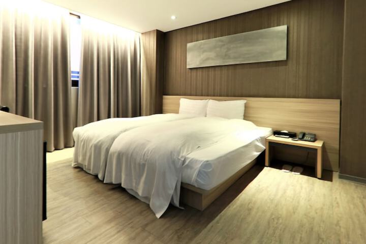 Room 52 of 88