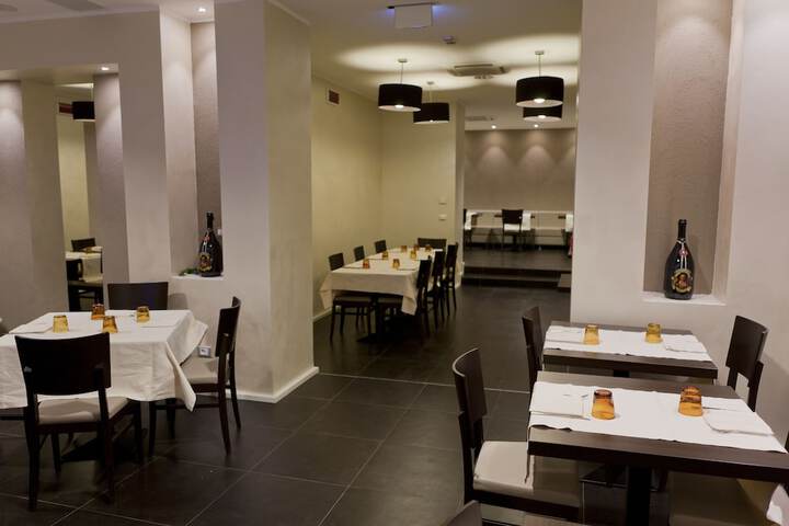 Dining 44 of 53