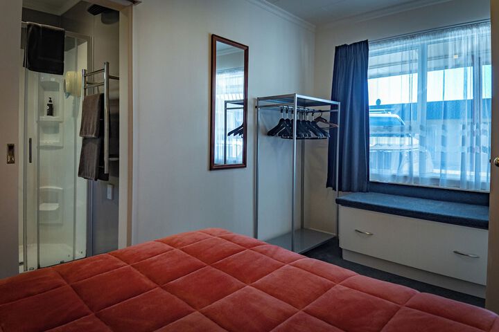 Room 17 of 114