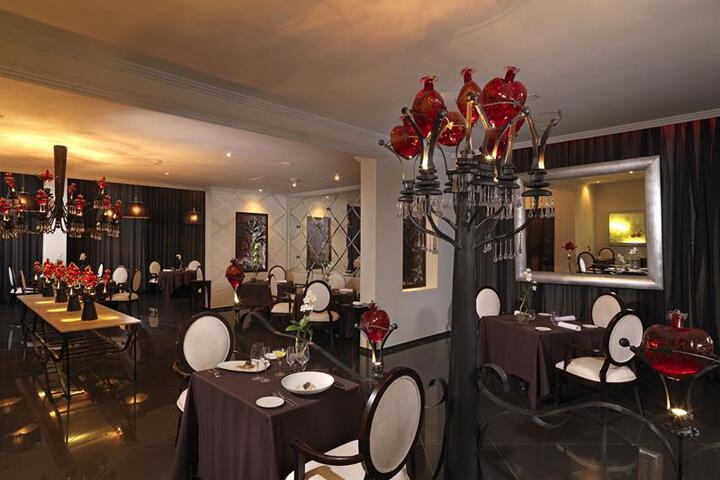 ROYAL SERVICE AT PARADISUS PALMA REAL AL