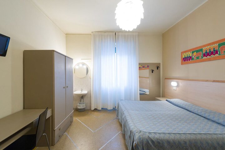 Room 16 of 36