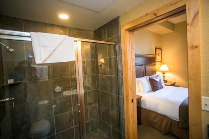Silverado 402 A in Park City, UT