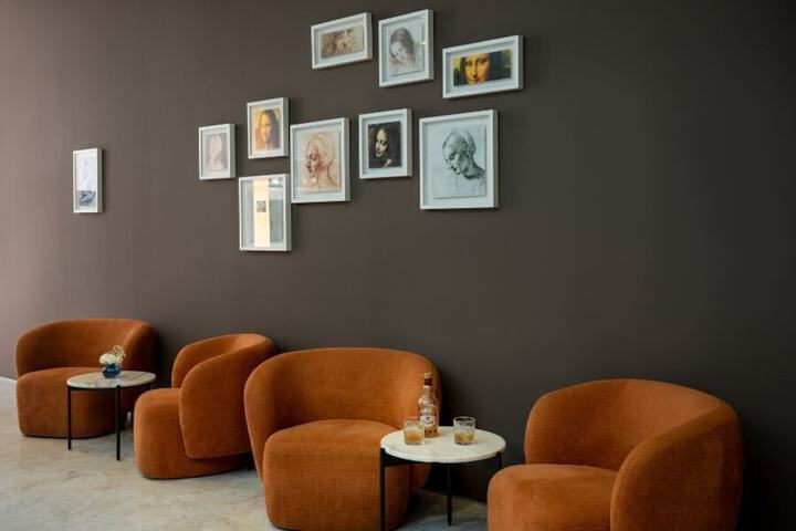 Entrance & Lobby