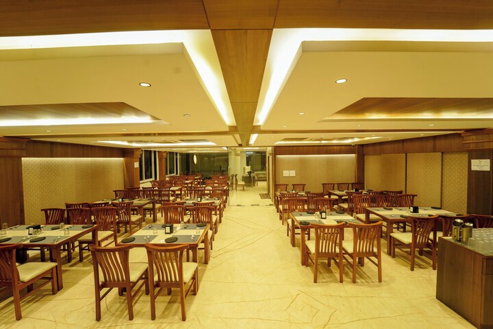 Dining 31 of 35