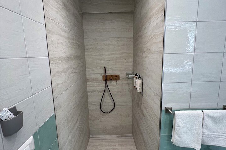 Room 59 of 106