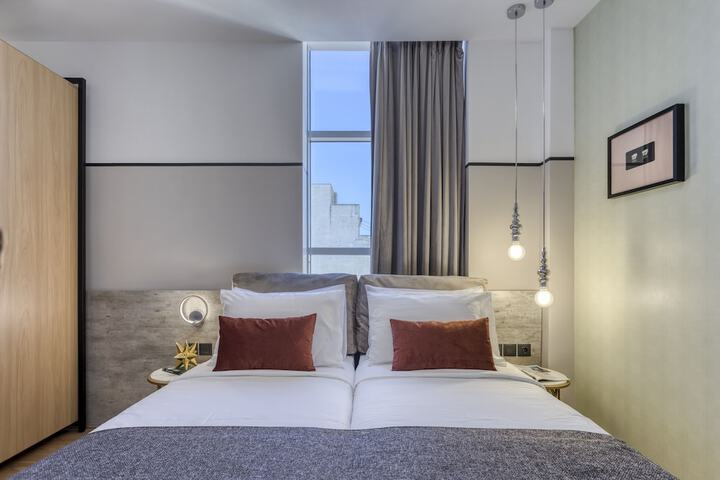 Room 88 of 221