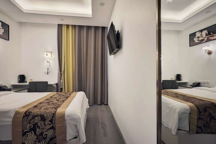Room 15 of 37