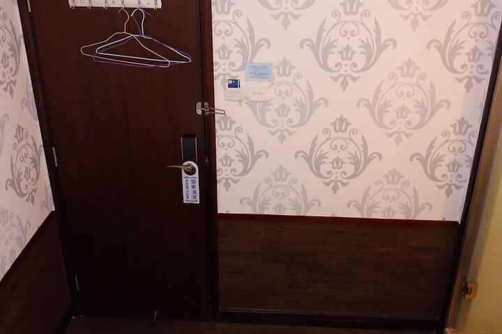 Room 20 of 106