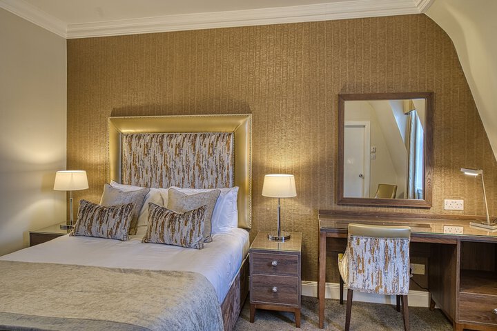Room 32 of 161