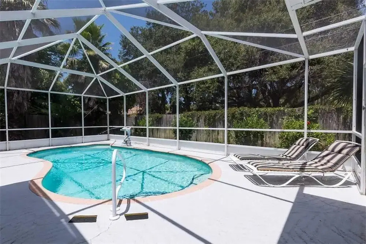 Pool 10 of 21