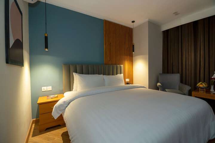 Room 7 of 24