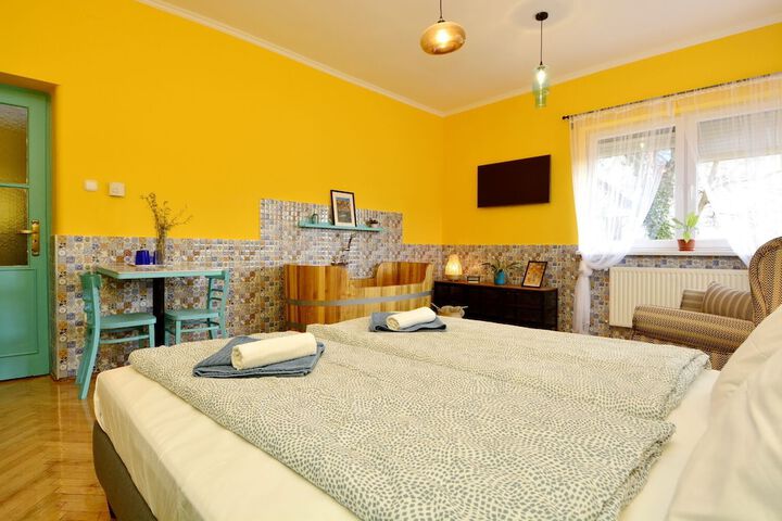 Room 42 of 62