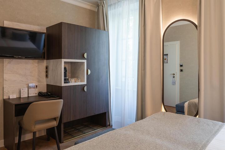 Room 12 of 48