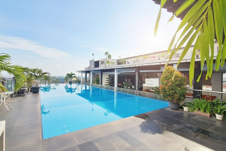 Pools & Facilities