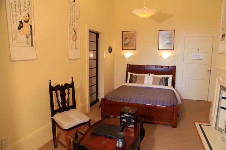 Room 10 of 48