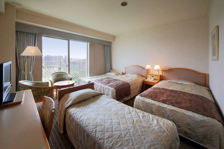 Room 10 of 77