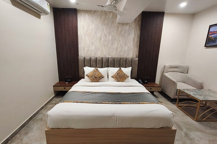Room 4 of 34