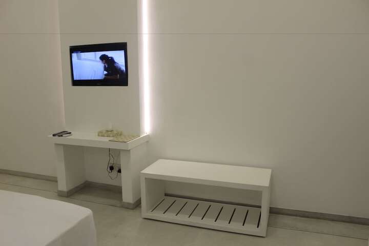 Room 13 of 33