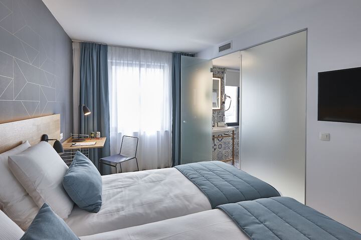 Room 10 of 39