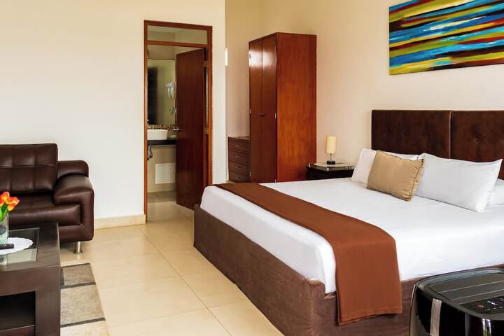 Room 12 of 80
