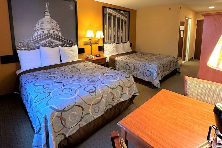 2 Queen Beds (5 of 20)