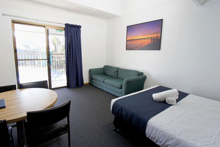 Room 43 of 60