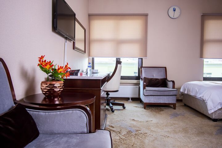 Room 8 of 68