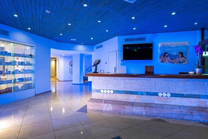 Guest Lobby