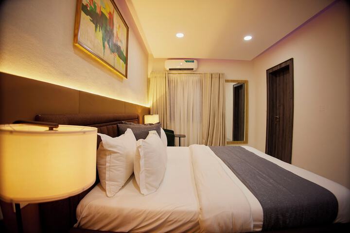 Room 6 of 82