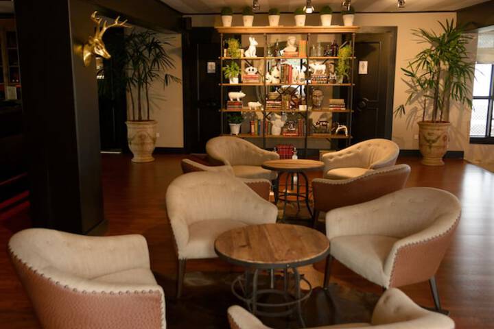 Lounge 61 of 71
