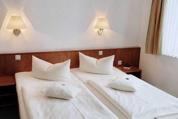 Room 4 of 36