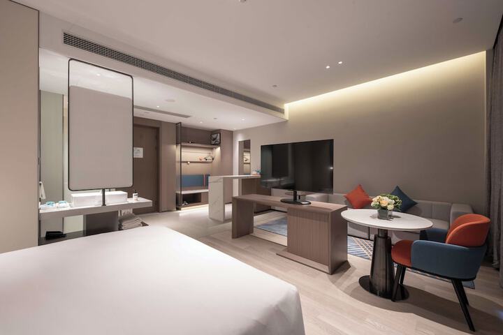 Room 13 of 42