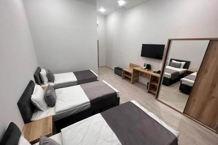 Room 2 of 10