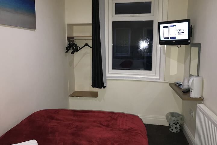 Room 13 of 37