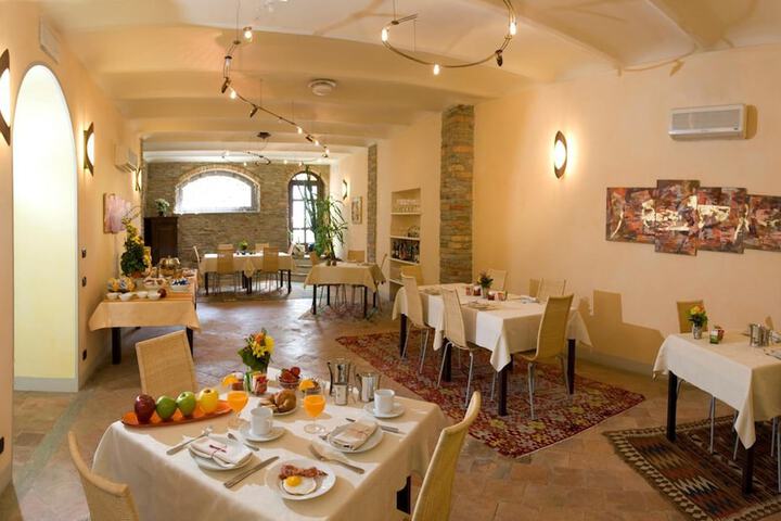 Dining 44 of 62