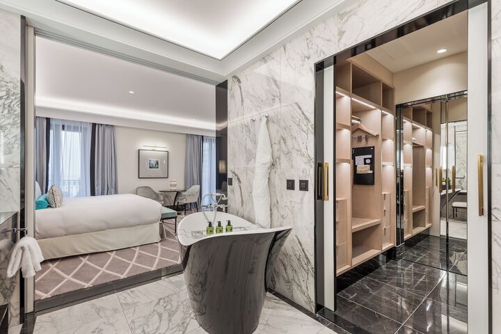 Room 73 of 106