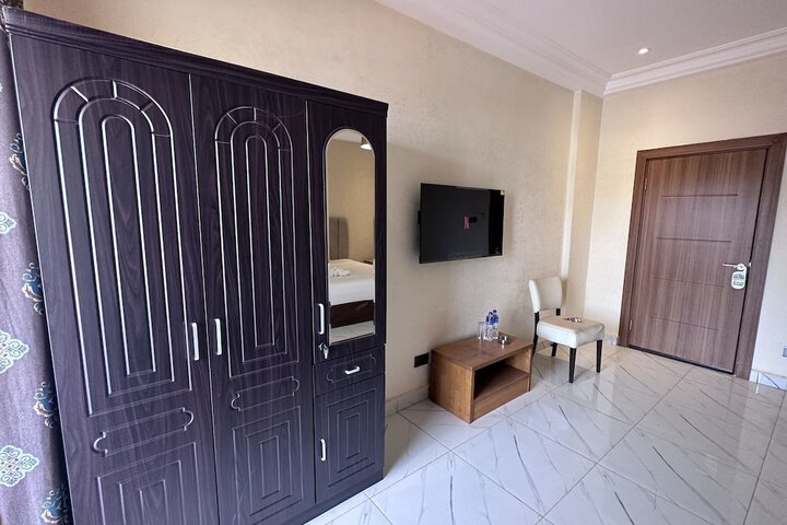 Room 5 of 24