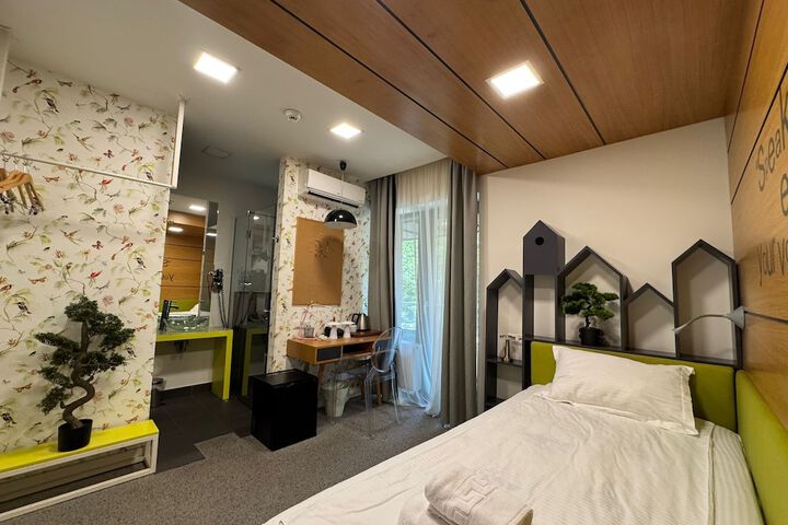 Room 16 of 25