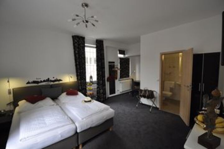 Room 11 of 21