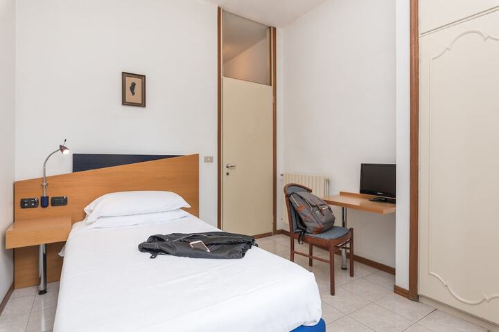 Room 7 of 114