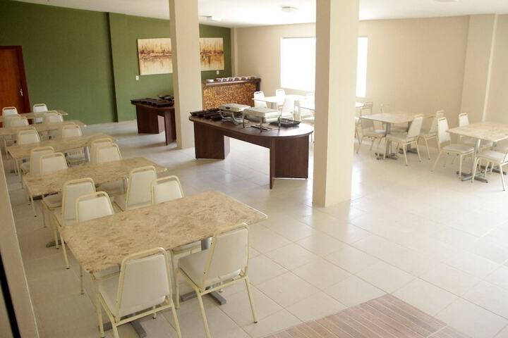 Dining 11 of 24